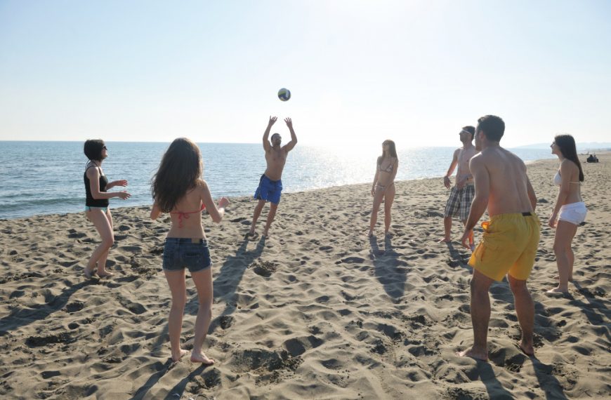 beach volleyballl